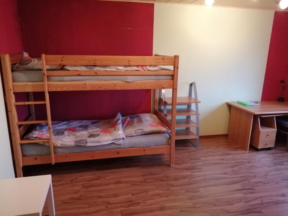 Moderne Ganze Ferienwohnung 1Km Zum Funpark Und Nur 15 Minuten Nach Nuernberg Zirndorf Kültér fotó